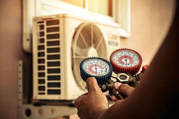 Professional Hvac technician working in Wallace, LA